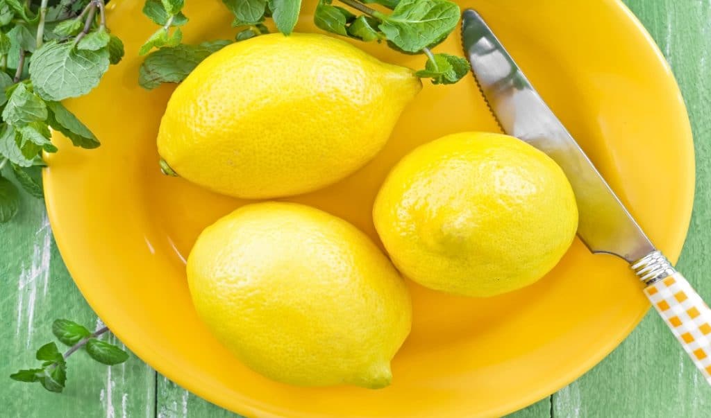 bowl of whole fresh lemons