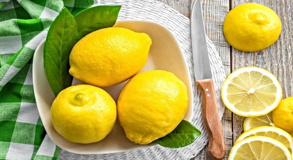 fresh lemons in bowl