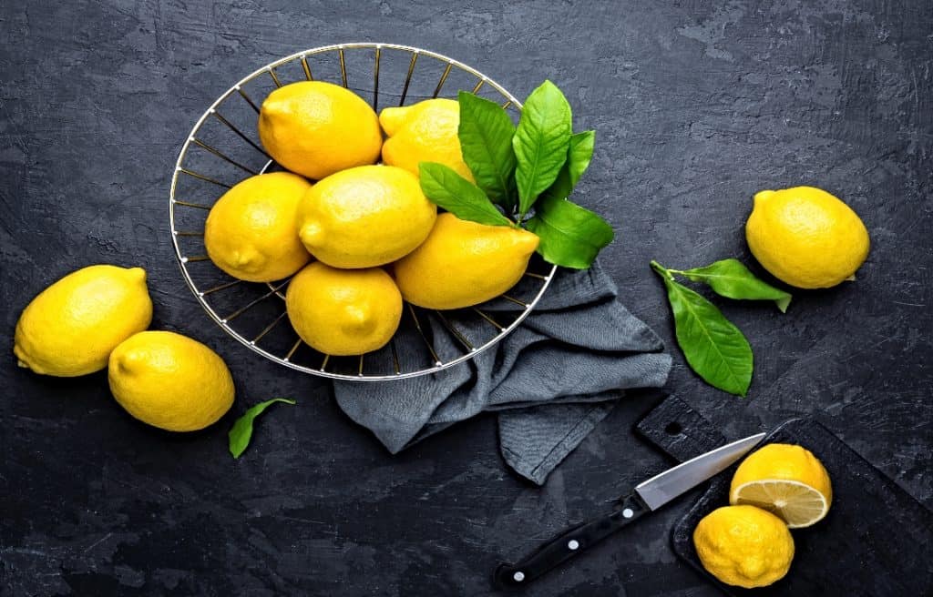 fresh whole and sliced lemons