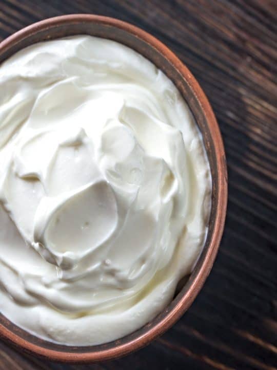 Crème Fraiche vs Heavy Cream (Everything You Need To Know)
