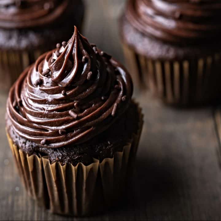 Simple Chocolate Pudding Frosting | Treat Dreams