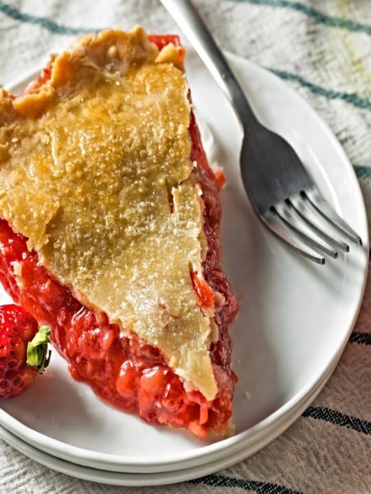 Easy Strawberry Rhubarb Pie (With Tapioca)